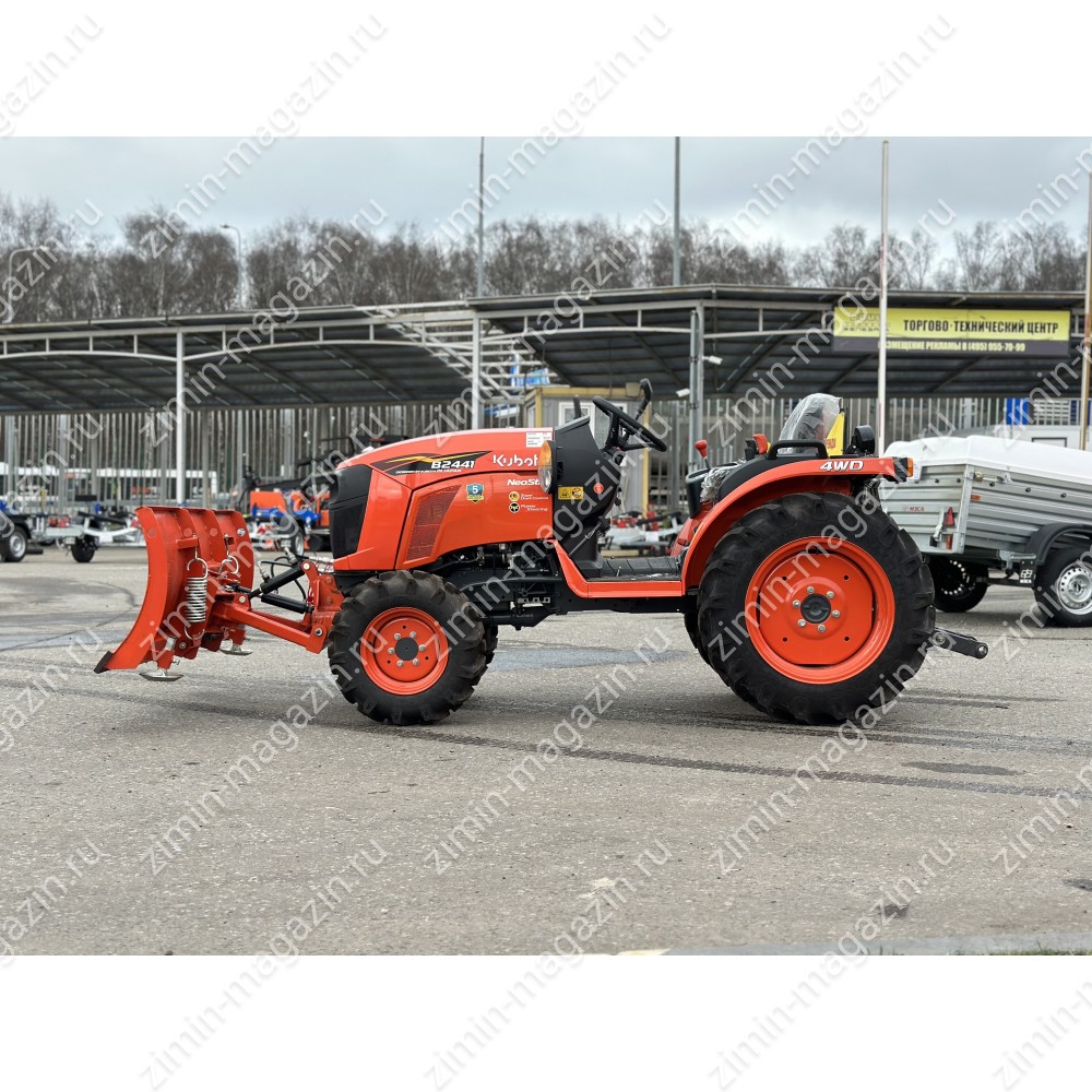 Снегоуборочный минитрактор Kubota B2441 с отвалом для снега 140см