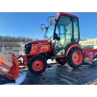 Снегоуборочный минитрактор Kubota B2741 с щеткой  и отвалом
