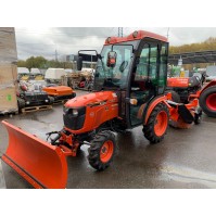 Снегоуборочный трактор Kubota A211N с кабиной, отвалом и щеткой